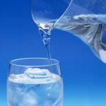 空腹を水分でごまかすダイエットは有効？胃痛が心配だけど大丈夫なの？