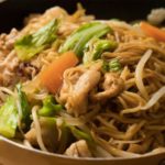 焼きそば一人前のカロリーや糖質はどのくらい？ダイエット中は食べていいの？