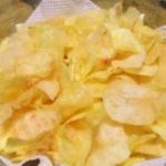ポテトチップス1枚のカロリーや糖質はどのくらい？一覧表を元に紹介