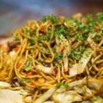 焼きそばを冷凍保存したら賞味期限は長くなるの?解凍方法も紹介