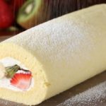 ロールケーキを冷凍したら消費期限は伸びるの？保存や解凍方法も紹介